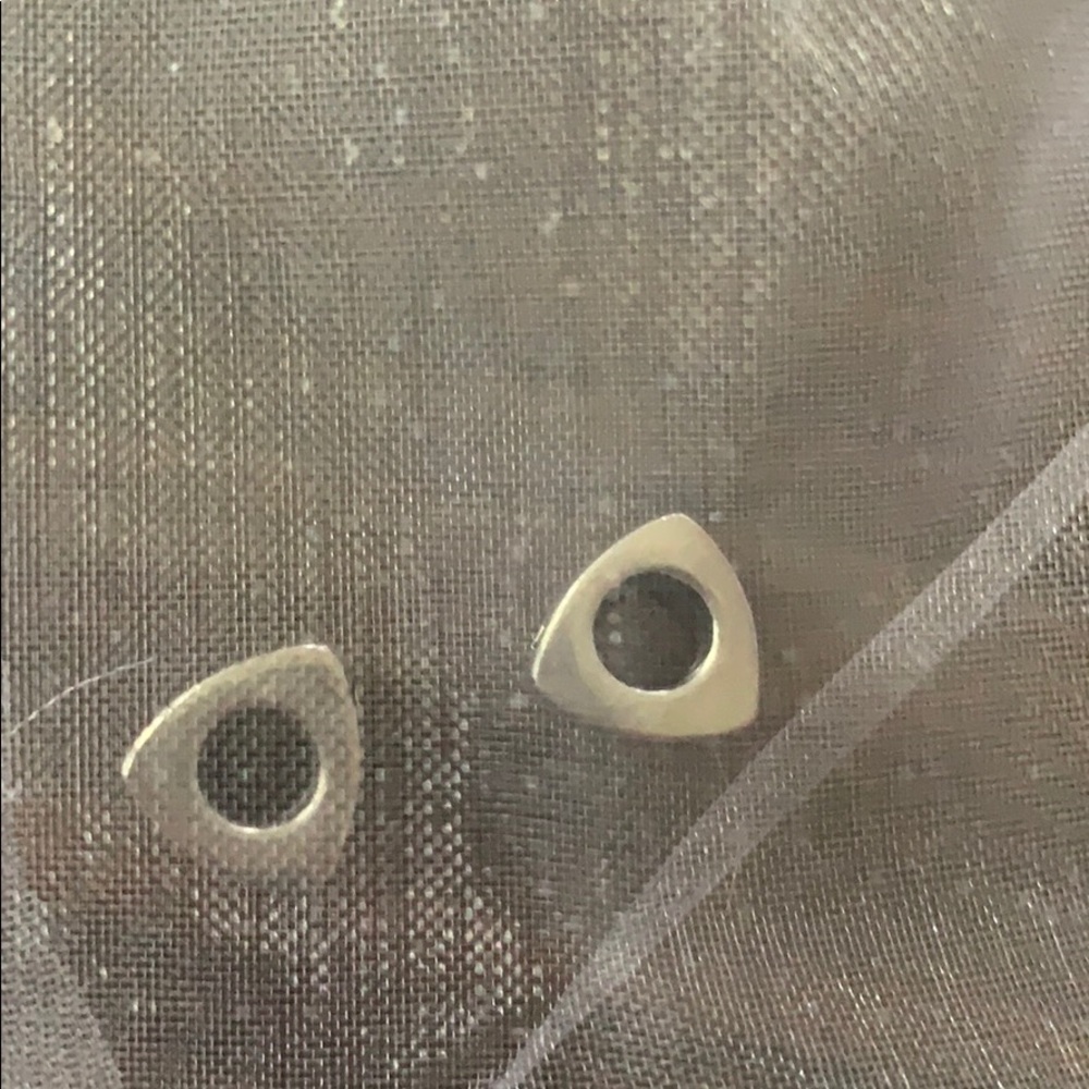 ISO .. the letter L ... pandora charm